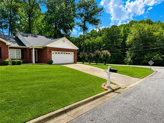 2711 Cunningham Court, Opelika, Alabama 36804