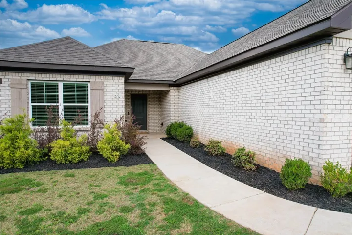 Welcome to 698 Lee Road 270