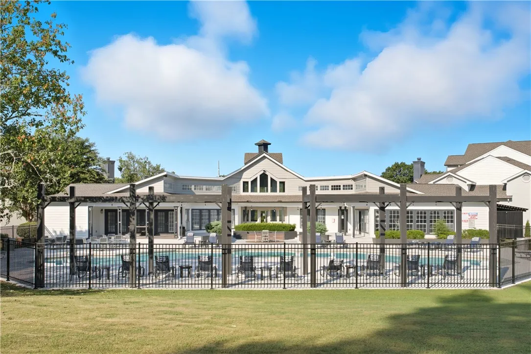 Clubhouse/Pool