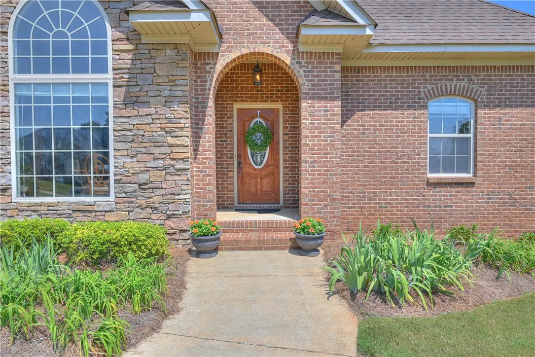 Welcome to 1806 Wingfield Crossing!