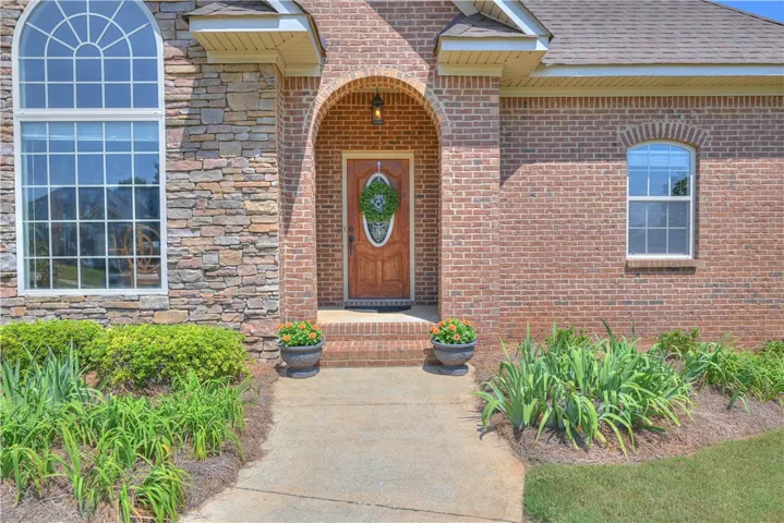 Welcome to 1806 Wingfield Crossing!