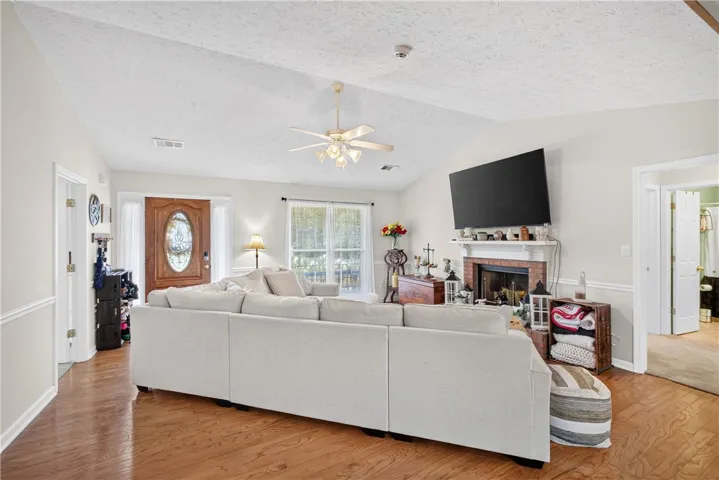 2402 Waterford Drive, Valley, Alabama 36854