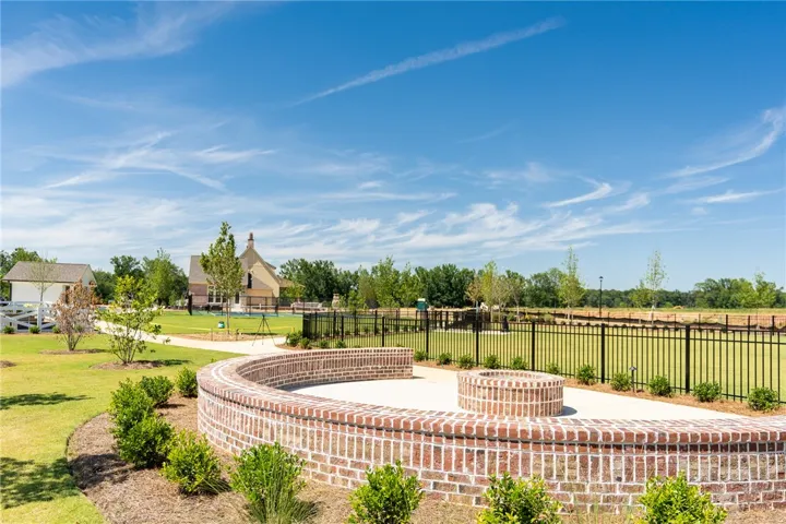 DAWSON CORNER AMENITIES