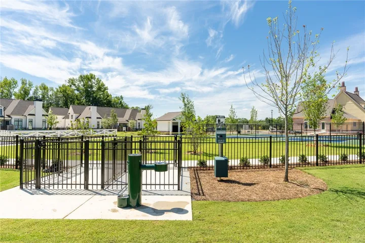 DAWSON CORNER AMENITIES
