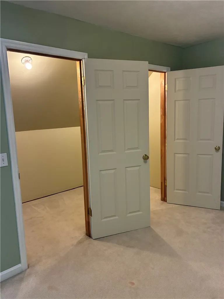 Double closet in bedroom 4