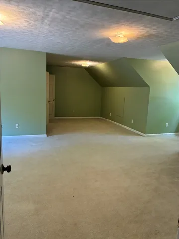 4 It's an huge room with lots of areas to separate