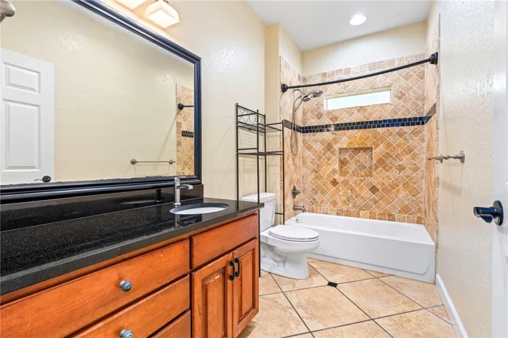 572 E University Drive, Auburn, Alabama 36830