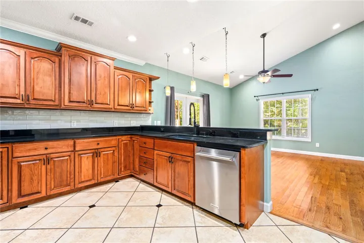 572 E University Drive, Auburn, Alabama 36830