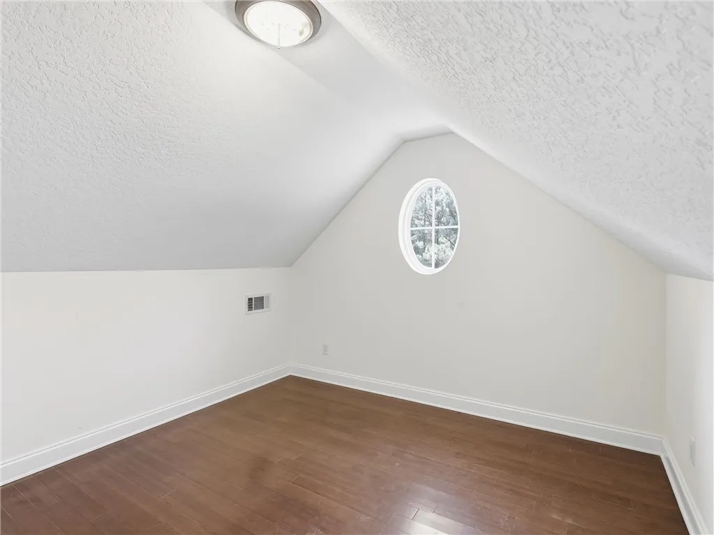 Upper level Bonus Room