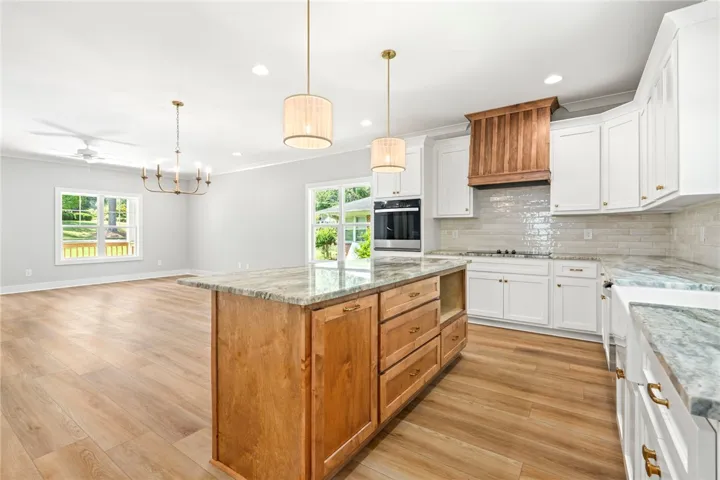 902 Lakeshore Avenue, Opelika, Alabama 36801
