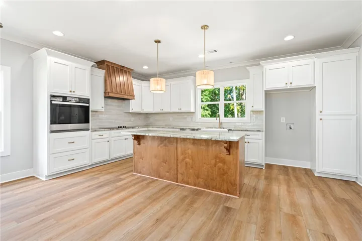 902 Lakeshore Avenue, Opelika, Alabama 36801