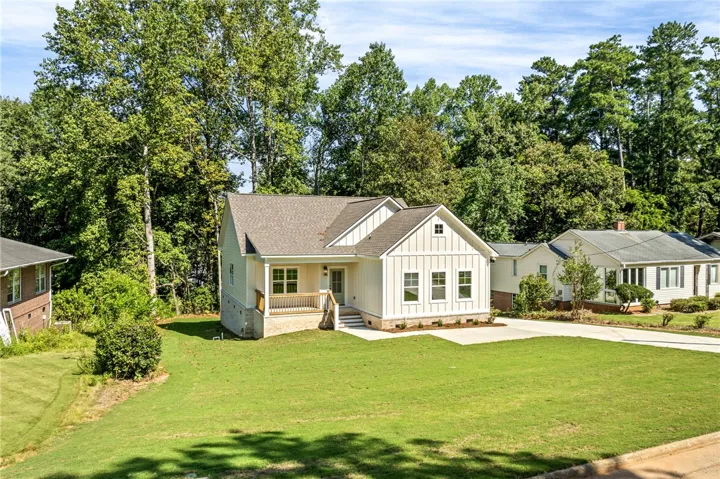 902 Lakeshore Avenue, Opelika, Alabama 36801