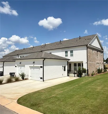 211 Black Swann Road, Auburn, Alabama 36832