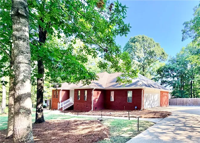 1575 Oak Hill Court, Auburn, Alabama 36832