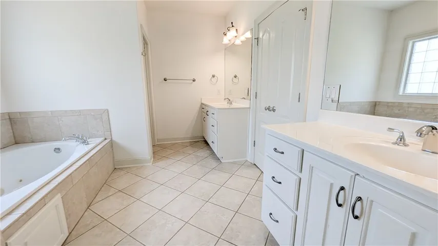 2172 N Donahue Drive, Auburn, Alabama 36830