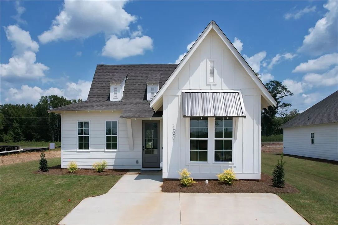 Welcome to Camellia Crossing in Valley, Alabama! This photo is an example of a completed Tate A floor plan!