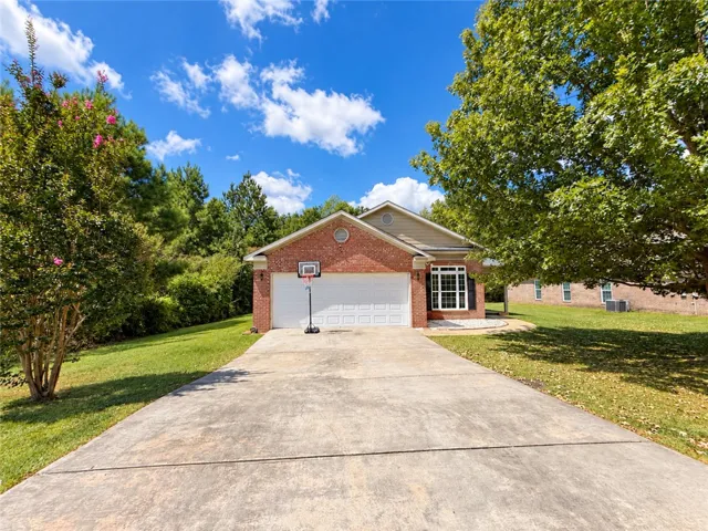 62 Lincolnshire Lane, Phenix City, Alabama 36870