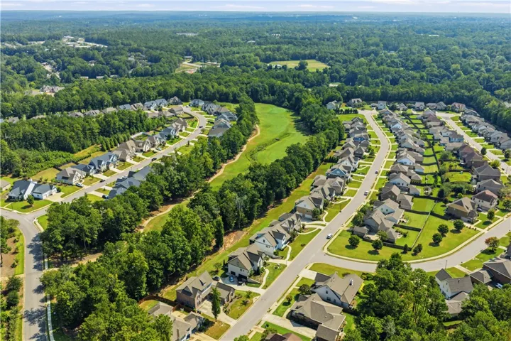 Only seven minutes from campus, with direct access to AU Club facilities, Yarbrough Tennis Center, and Yarbrough Elementary, plus restaurants and shopping close at hand—this address places AU, recreation, dining, and everyday amenities squarely within your orbit.