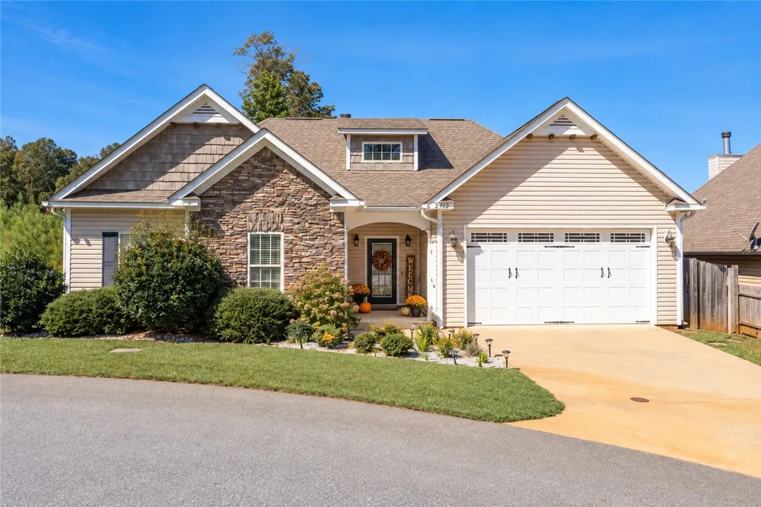 Welcome home to 2902 Anderson Lakes Circle - 4 bedrooms, single level living in Opelika, AL.