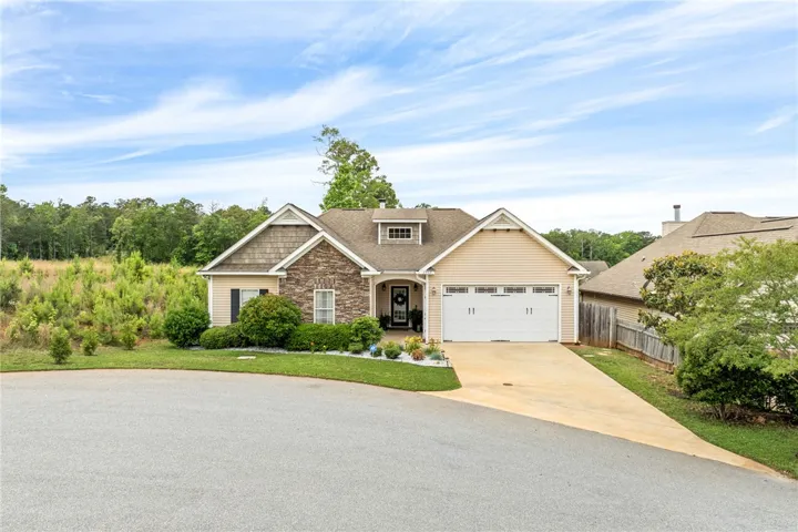 Welcome home to 2902 Anderson Lakes Circle - 4 bedrooms, single level living in Opelika, AL.