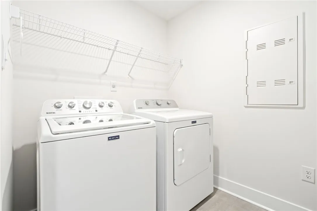 All appliances included - washer/dryer too!