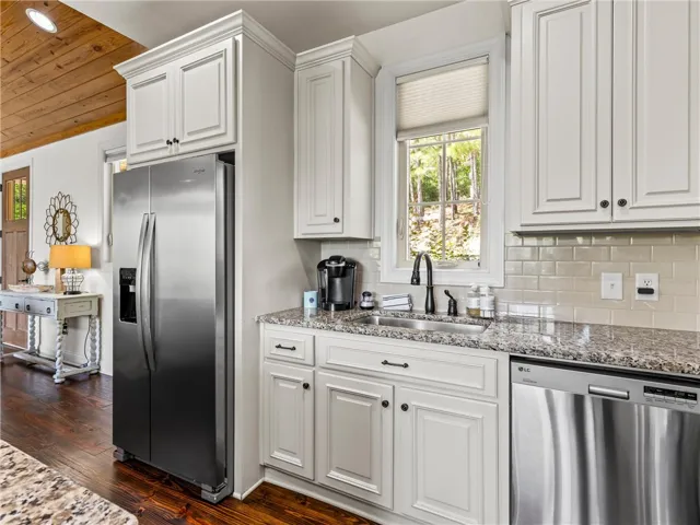 334 Pine Needle Lane, Dadeville, Alabama 36853