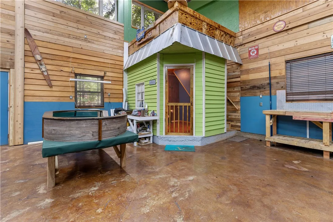 Utility Workshop/full bath