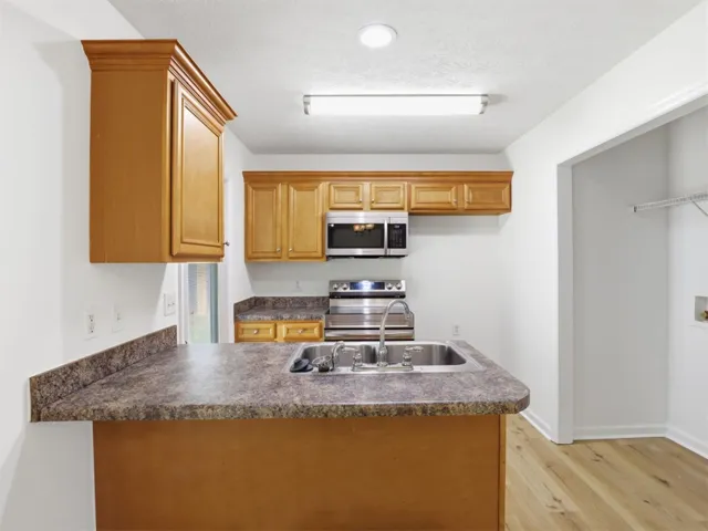 2010 Dutch Court, Opelika, Alabama 36801