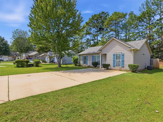 2010 Dutch Court, Opelika, Alabama 36801