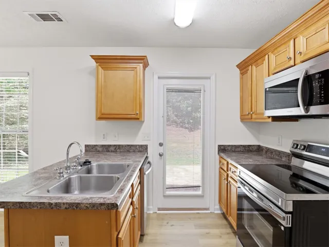 2010 Dutch Court, Opelika, Alabama 36801