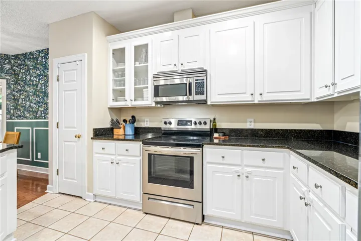 1825 Shadow Bend Lane, Auburn, Alabama 36830