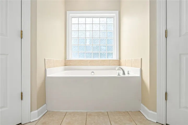 1825 Shadow Bend Lane, Auburn, Alabama 36830