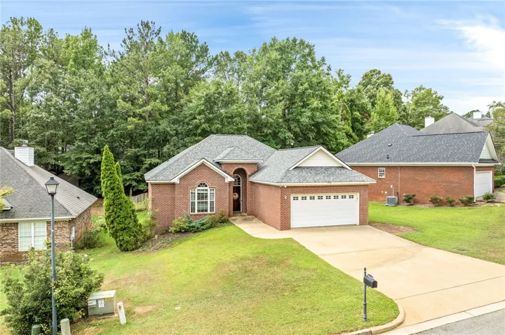 1825 Shadow Bend Lane, Auburn, Alabama 36830