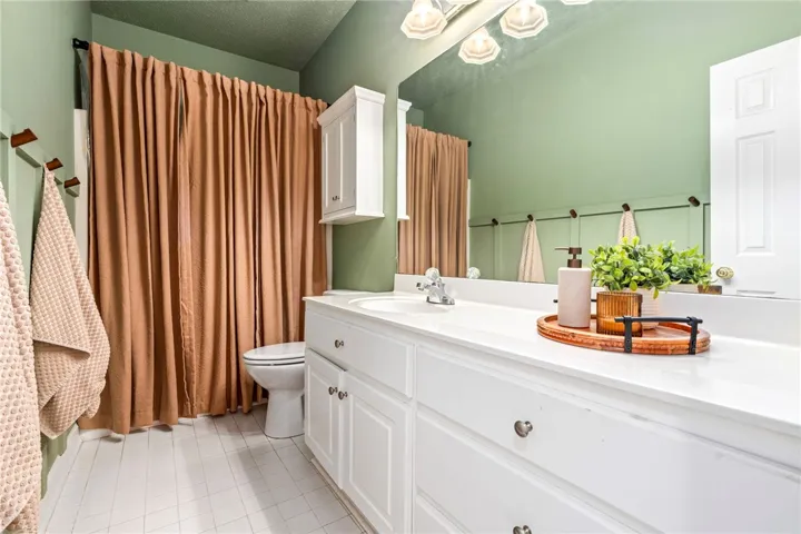 1825 Shadow Bend Lane, Auburn, Alabama 36830
