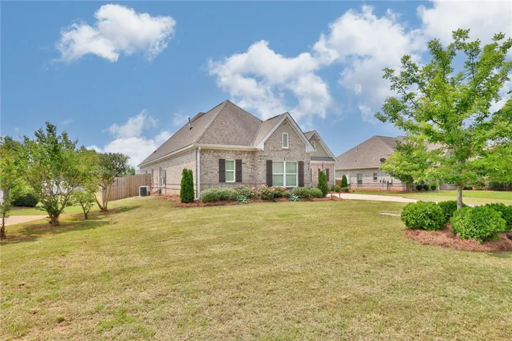 914 E Towne Lake Circle, Opelika, Alabama 36804