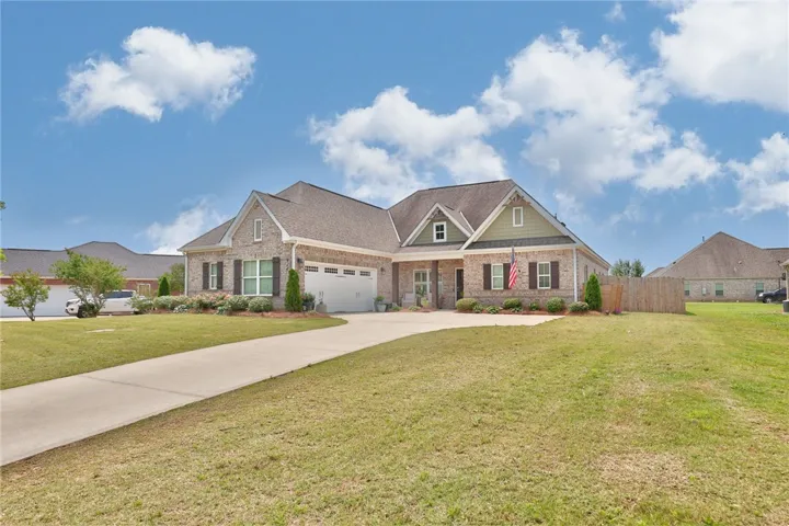 914 E Towne Lake Circle, Opelika, Alabama 36804