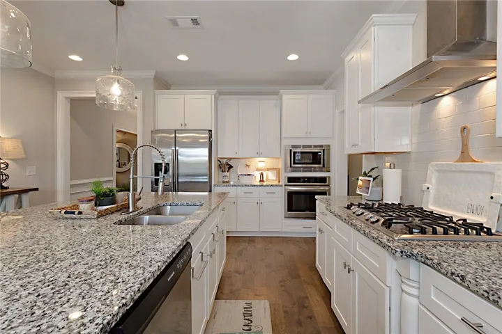 914 E Towne Lake Circle, Opelika, Alabama 36804