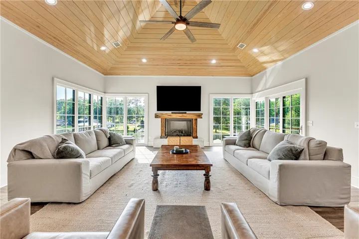 744 Lakeshore Drive, Jacksons Gap, Alabama 36861