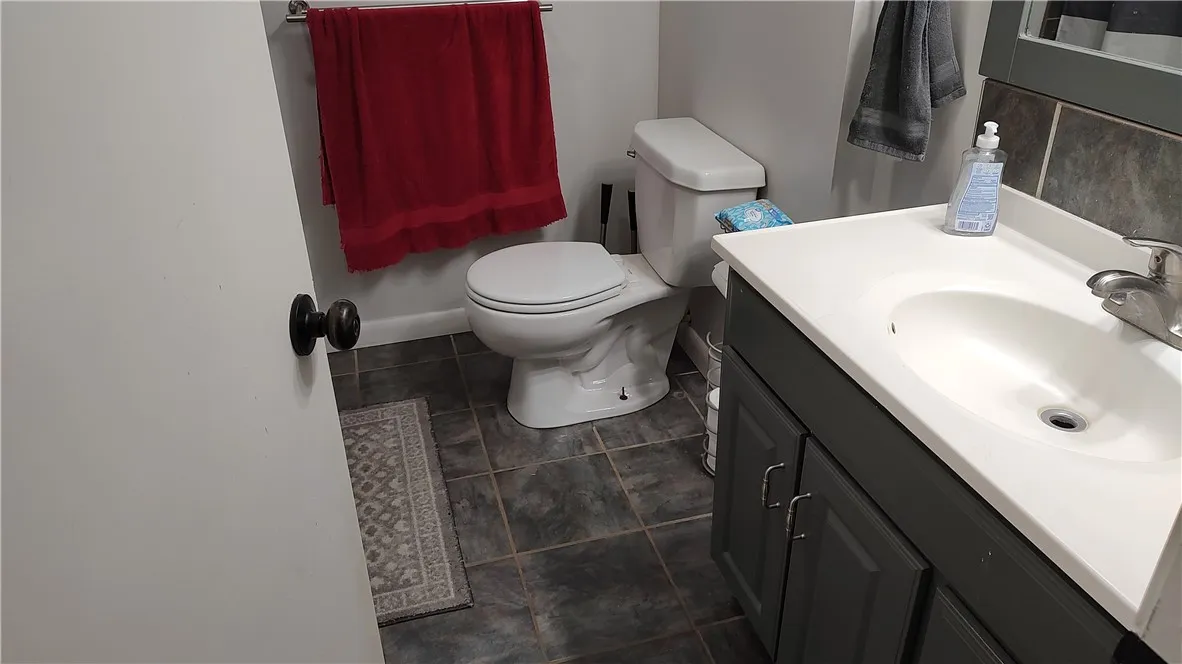 Bathroom updated in 2008 to tile.