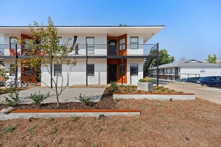 123 N Donahue Drive, Auburn, Alabama 36832