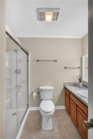 Full Hallway Bathroom