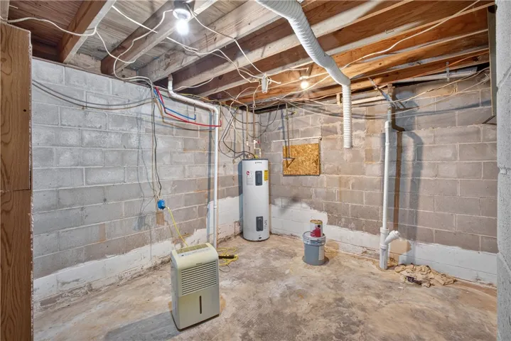 Large storage room with possibility to move laundry from garage to downstairs