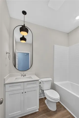 Hall Bath between bedrooms 2 and 3