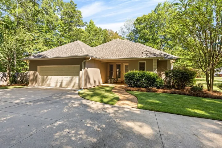 638 Woody Drive, Auburn, Alabama 36832