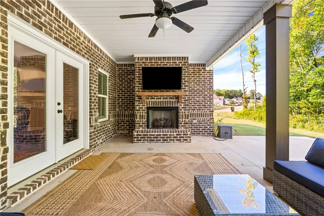 Outdoor fireplace