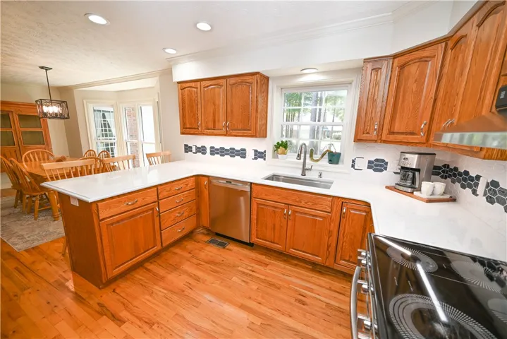 Counter dining bar provides seating as well as extra prep space!