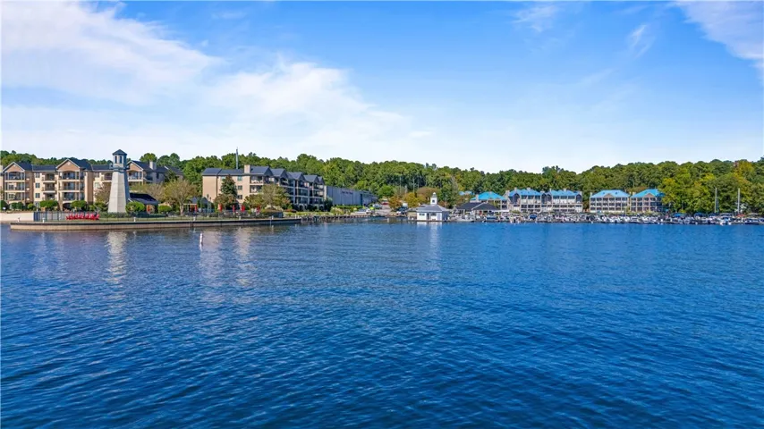 Harbor Pointe Marina
