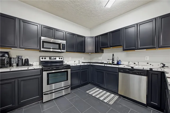 75 Willow Trace Drive, Phenix City, Alabama 36869