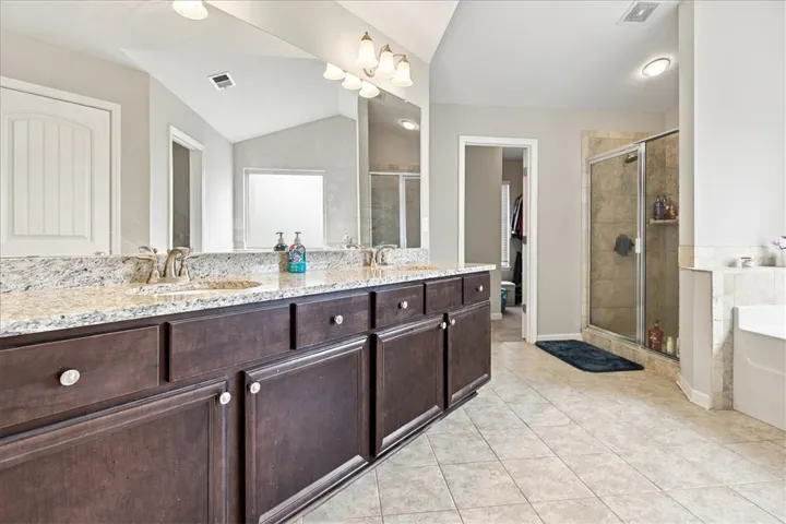2804 Samantha Lane, Opelika, Alabama 36804