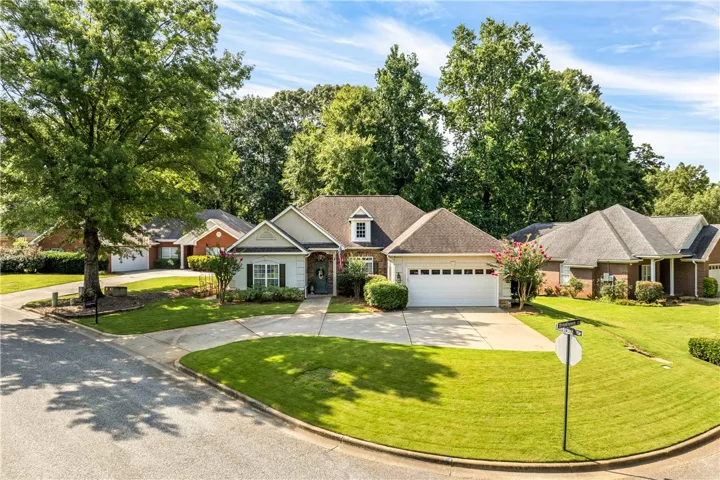 1944 Hillbrook Circle, Auburn, Alabama 36830